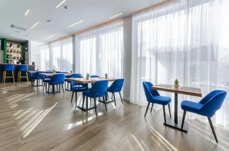 2M Boutique Hotel Отели рядом с достопримечательностью «Freeport Fashion Outlet»