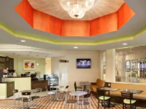 โรงแรมดับเบิลทรีบายฮิลตัน ฟาแยตวิลล์ โรงแรมในเฟย์เอตต์วิลล์