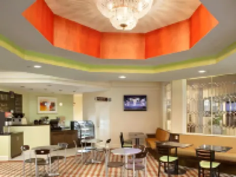 DoubleTree by Hilton Hotel Fayetteville