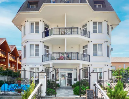 Blue Marine Hotel (Блю Марин) Отели рядом с достопримечательностью «Имеретинский пляж»