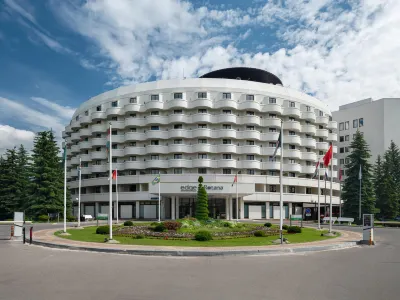 Edge Seligerskaya-Moscow (Эдж Селигерскаябывш. Холидей Инн Москва Селигерская) Отели рядом с достопримечательностью «Башня Эйфеля в миниатюре»