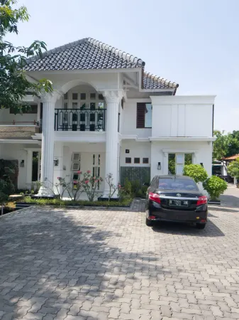 Aldila Resort by Pillow Отели в г. Kendal Regency