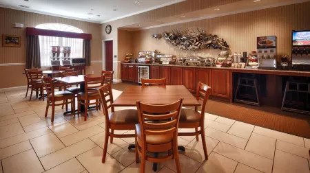 Best Western Plus Easton Inn  Suites Отели в г. Толбот