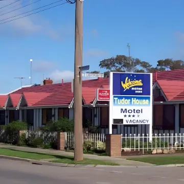 Shepparton Motor Inn Tudor House Motel