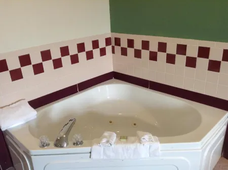 Super 8 by Wyndham Martinsville