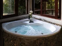 Leopard's Lair Bush Lodge - Hot Tub