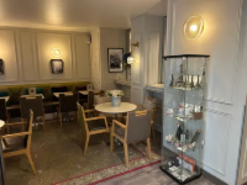 Hotel Dauphin Hotels in Puteaux