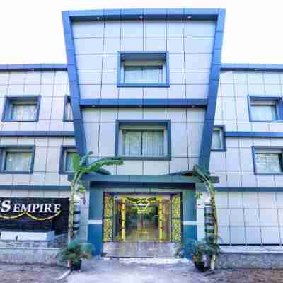 CS Empire Hotel Exterior