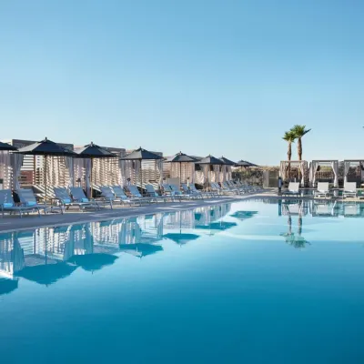 Black Desert Resort Hotels near Red Mountain