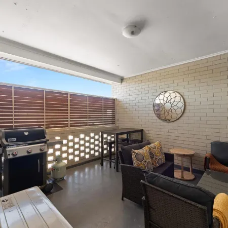 Loxton Courthouse Apartments Отели в г. Локстон