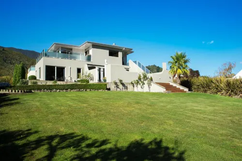 Wilkes Way Villa - Apartments