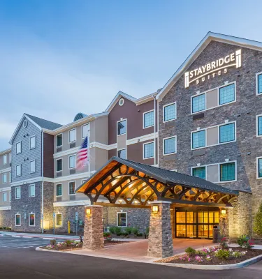 Staybridge Suites Canton Các khách sạn ở Xã Plain