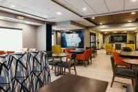 Holiday Inn Express & Suites Urbandale des Moines