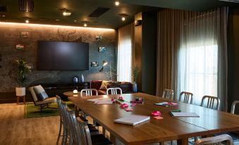 Moxy Charleston Downtown