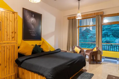 Whoopers Hostel Kasol