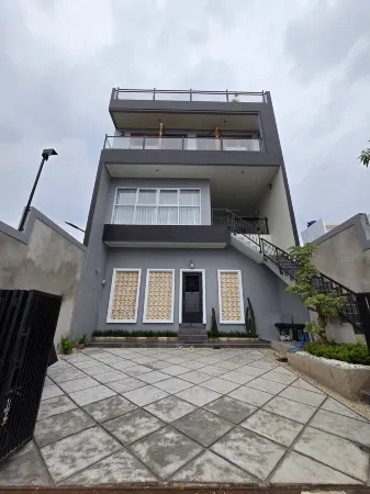 Casa Virago with Bandung City View Отели в г. Ngamprah