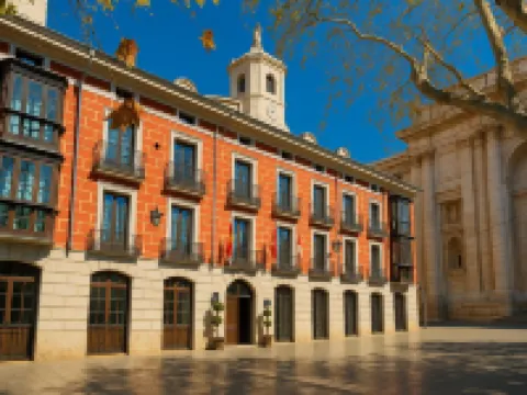 Dorma El Coloquio Hotels near Cathedral of Valladolid