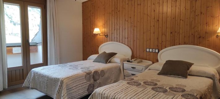 Snö Hotel Bielsa ウエスカのホテル