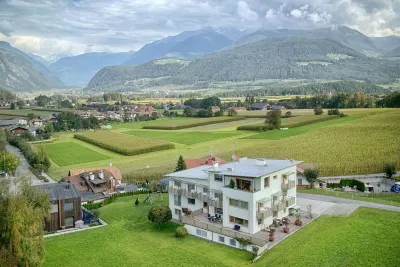 Garni Schorneck Hotels near Cron4