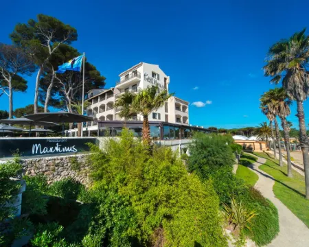 Van der Valk Hotel Saint-Aygulf Hotels in Frejus