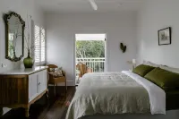 Maleny Lodge - parking