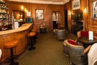 The George Hotel and Beach Club Hotel di Totland