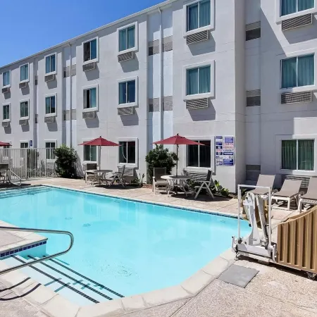 Motel 6-Gilroy, CA