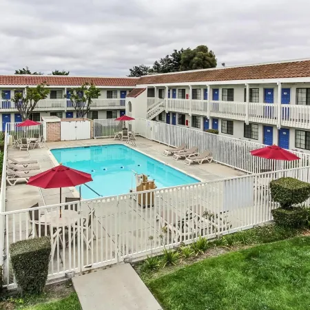 Motel 6 Salinas, CA - North Monterey Area