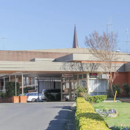 The Mid City Motor Lodge