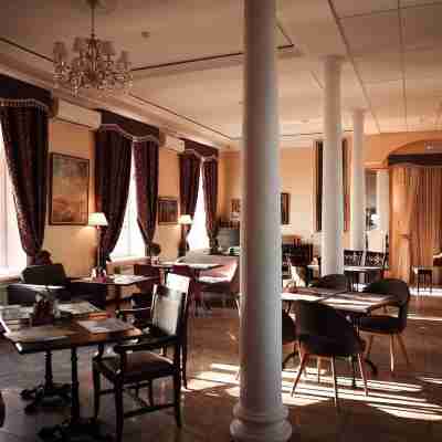 Nikitin Hotel Dining/Meeting Rooms