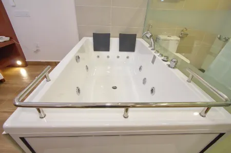 Elegant Hotel Отели рядом с достопримечательностью «Stadium Hockey UTHM»