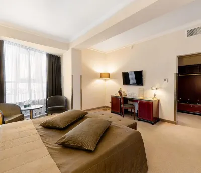 Royal Plaza Hotels in 