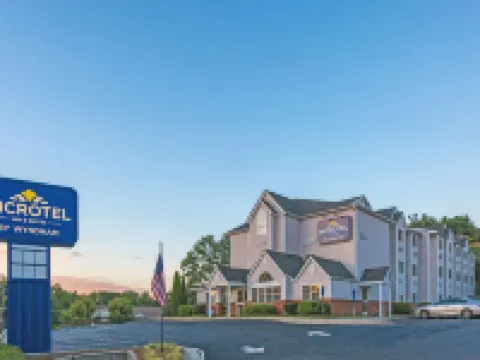 Microtel Inn & Suites by Wyndham Norcross ノークロスのホテル