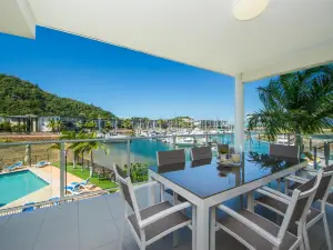 Beachside Magnetic Harbour Apartments