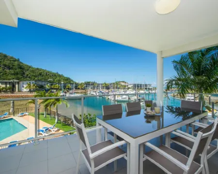 Beachside Magnetic Harbour Apartments Hotels in Nelly Bay