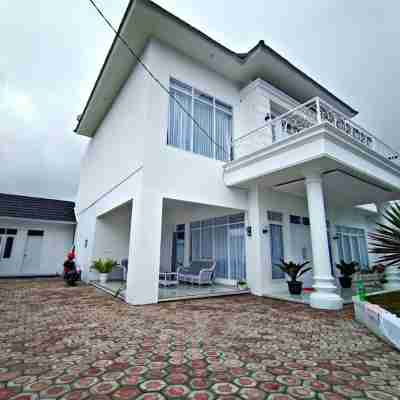 Villa Tiara 2 Hotel Exterior