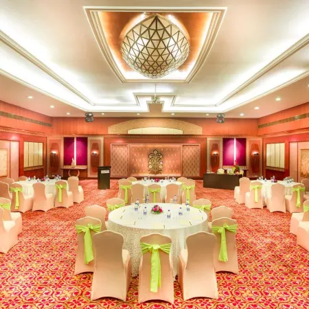 Grand Chennai by GRT Hotels Отели рядом с достопримечательностью «Посольство Германии»
