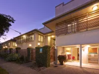 Brisbane Street Studios Hotels in Annerley