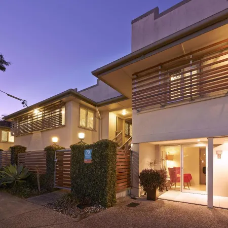 Brisbane Street Studios Отели в г. Аннерли