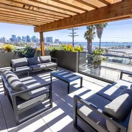 City24 Condo Hotel Little Italy Mission Hills Отели рядом с достопримечательностью «Театр Старый Глобус»