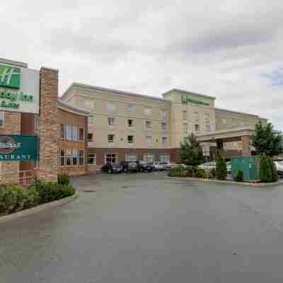 Holiday Inn & Suites Kamloops Hotel Exterior