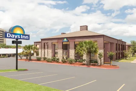 Days Inn by Wyndham College Station University Drive
