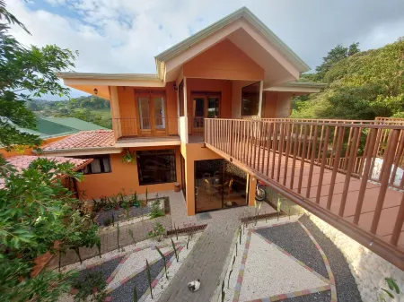 Mi Casa Su Casa Monteverde Отели рядом с достопримечательностью «Curi-Cancha Reserve»