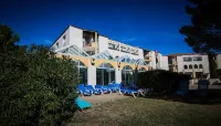 Ibis Sète Balaruc les Bains Bien-être et Spa Hotels in Montbazin