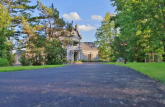 惠特尼莊園全套房酒店