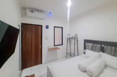 RedDoorz Near Alun Alun Kota Serang Hotel a Lontarbaru
