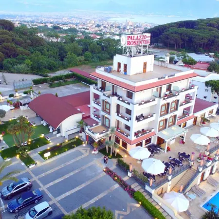 Palazzo Rosenthal Vesuview Hotel & Resort Отели в г. Треказе
