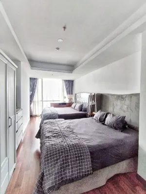 Loft Springhill 120 sqm for 6 Person Hotels in Jakarta