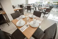 Whiz Prime Hotel Sudirman Makassar - servizio colazione
