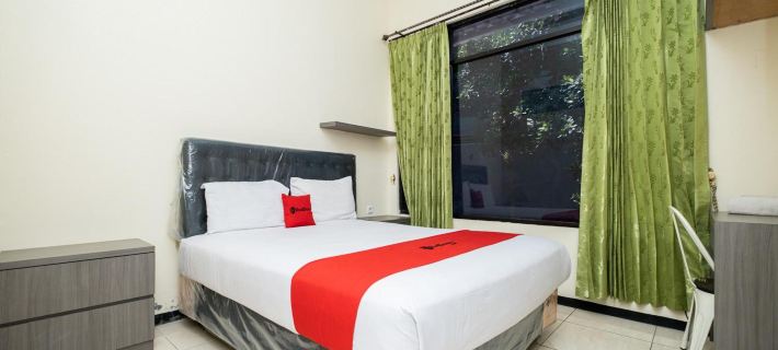 RedDoorz Plus @ Grace Residence Surabaya Hotels in Sambikerep